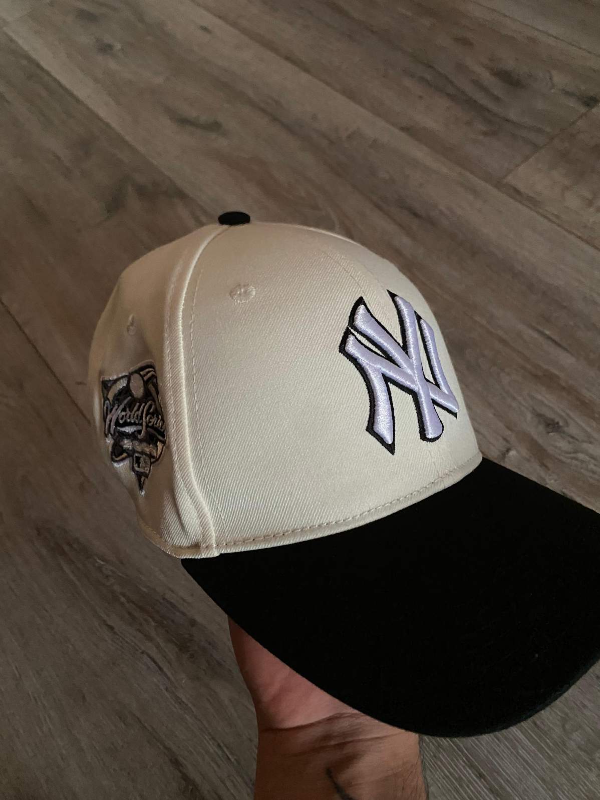 Gorra New Era NY Beige/Negra