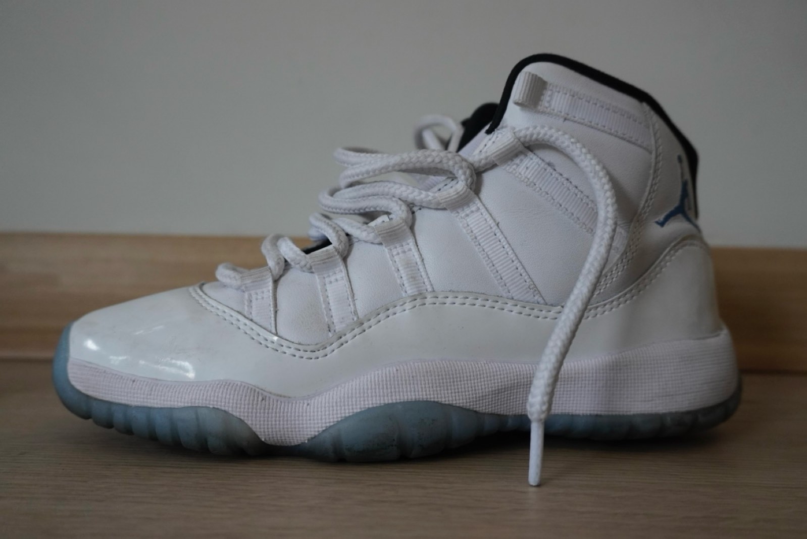 Jordan 11 Legend Blue