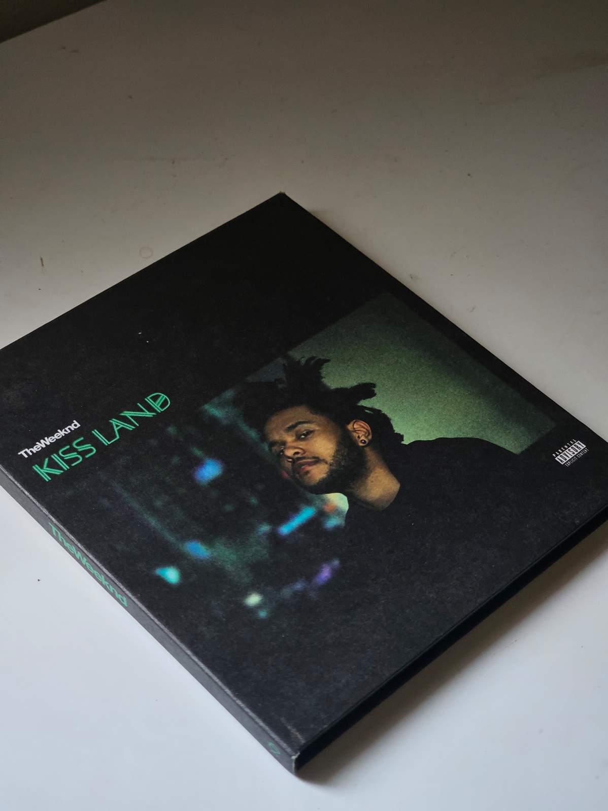 CD KISS LAND THE WEEKND