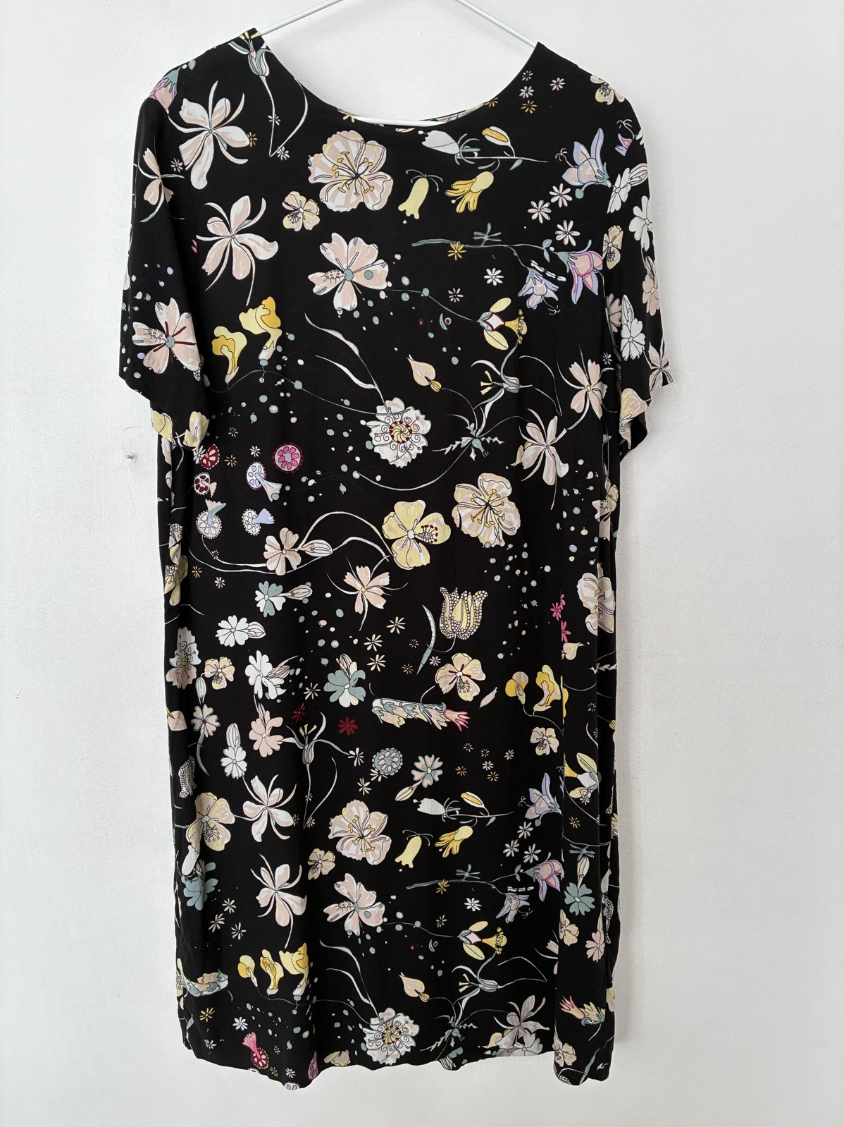 Vestido Negro Con Estampado De Flores