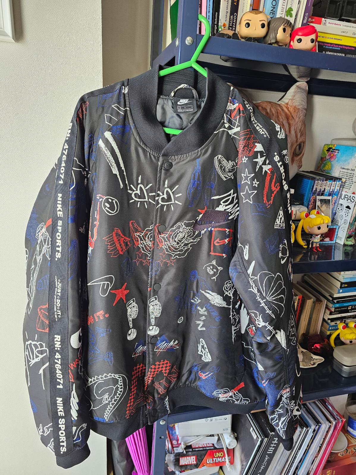 Bomber Nike Negra Con Dibujos